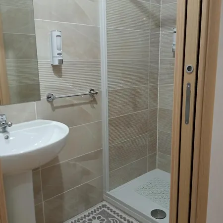 Frühstückspension In Family Gabriele Crotone