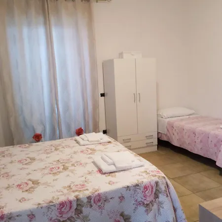 Frühstückspension In Family Gabriele Crotone